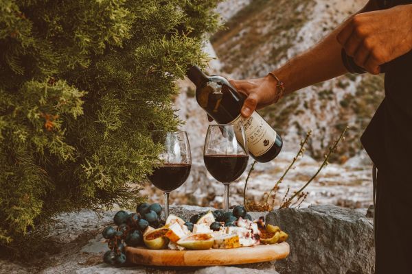 Que manger avec un Cheverny Rouge : découvrez des accords savoureux !